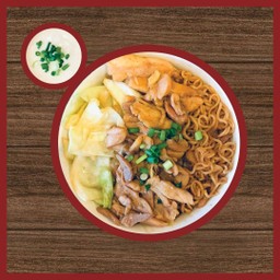 ผัดมาม่าไก่สไลด์ซอสโอโค