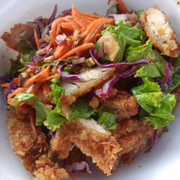ข้าวไข่เจียวบุฟเฟ่ต์ ยำไก่แซ่บ