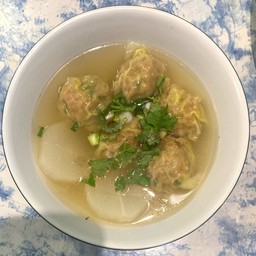 ปุ๊กปิค หมูแดง บะหมี่เกี๊ยวยักษ์