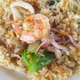 ข้าวผัดรวมมิตร