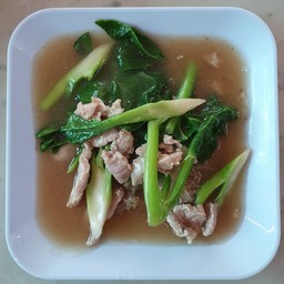 เส้นหมี่ราดหน้าหมู