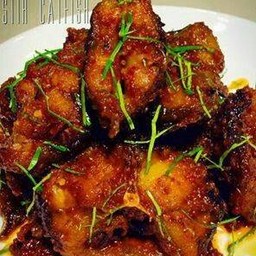 ฉู่ฉี่ปลาดุกกรอบ กับข้าว