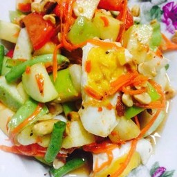 ตำแอปเปิ้ลไข่เค็ม