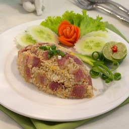 ข้าวผัดกระเทียมเบค่อน