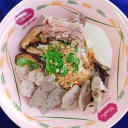 ข้าวต้มหมูเด้งใส่เครื่องในหมู