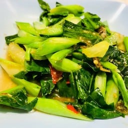 คะน้าหมูกรอบ กับข้าว