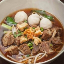 ก๋วยเตี๋ยวหมูตุ๋น-ไก่ตุ๋น ศูนย์อาหารถนอมมิตร