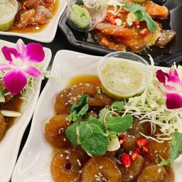 อาหารตามสั่ง ซุ้มประตูวัดสิงห์