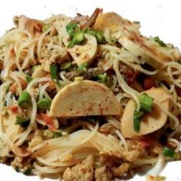 ยำขนมจีนใส่หมูสับหมูยอ