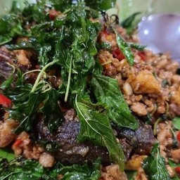 ผัดกระเพราไข่เยี่ยวม้า