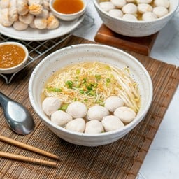 บะหมี่เหลืองน้ำลูกชิ้น
