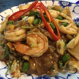 ก๋วยเตี๋ยวผัดขี้เมาทะเล