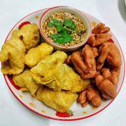 ไส้กรอกแดง+เกี๊ยวไส้กรอก