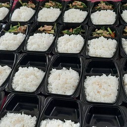 ข้าวคะน้าหมูชิ้น