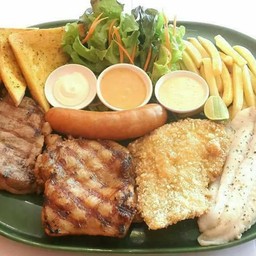 จัมโบ้5ชิ้น หมูพริกไทยดำ ไก่ปังปัง ปลาทอด ปลาย่าง ไส้กรอกหมู