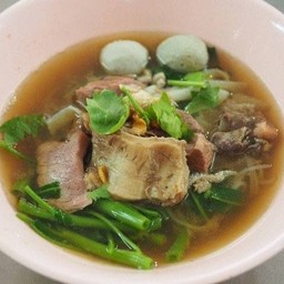 ก๋วยเตี๋ยวหมูตุ๋น น้ำใส