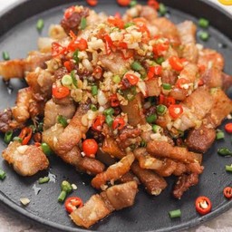 หมูกรอบคั่วพริกเกลือ กับข้าว