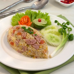 ข้าวผัดแหนม