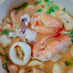 ต้มยำทะเลน้ำข้น (กุ้ง-ปลาหมึก)