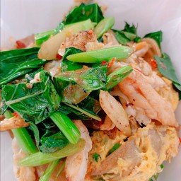 ก๋วยเตี๋ยวผัดขี้เมาไก่