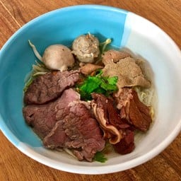 ก๋วยเตี๋ยวเนื้อ