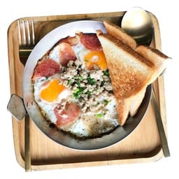 Pan-Fried Eggs WITH Toppings