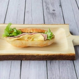 Banh mi แฮมชีสใหญ่