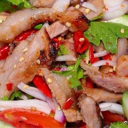 ยำคอหมูย่าง