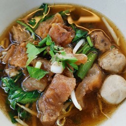 ก๋วยเตี๋ยวเนื้อตุ๋น
