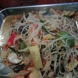 ร้านยำป้าสำลี ศึกฤทธิ์