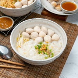 เส้นใหญ่น้ำลูกชิ้น
