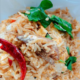 ข้าวผัดปลากระป๋อง