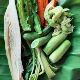 น้ำพริก-ผักต้ม & ปลานึ่งจิ้มแจ่วตลาดนัดบางเป้ง