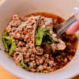 ต้มเลือดหมูเจ๊พิชญ์