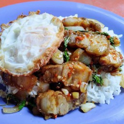 แม่แหม่มอาหารตามสั่ง