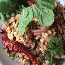 ลาบไก่หรือหมู