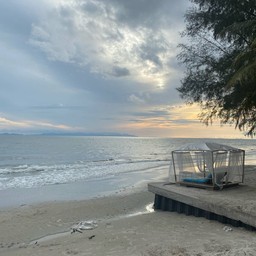 หาดพลอยแดง