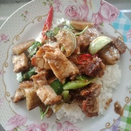 ข้าวเขียวหวานหมูกรอบ