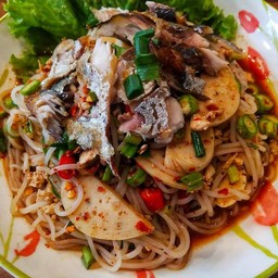 ยำหนมจีนปลาทูหมูยอ