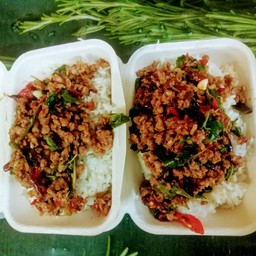 ข้าวกะเพราหมูสับ 2 กล่อง