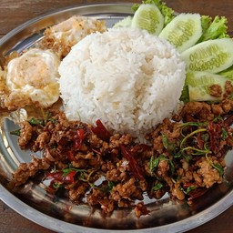 ข้าวกะเพราหมู ไก่