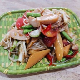 ตำไส้กรอกหนังกรอบบีลักกี้