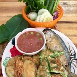 น้ำพริกกะปิ ปลาทู ไข่ชะอม ผักสด