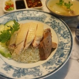 ผัดไทโบราณแม่อุไร