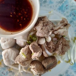 ก๋วยเตี๋ยววัดดงมูลเหล็ก