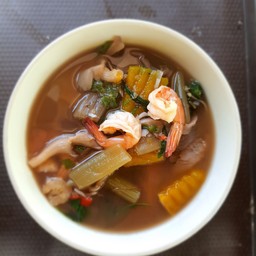 ส้มตำริมบึง