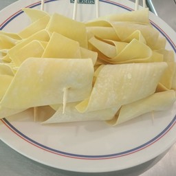 เกี้ยวห่อไส้กรอก