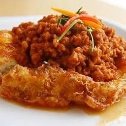 ฉู่ฉี่ไข่ดาวราดข้าว