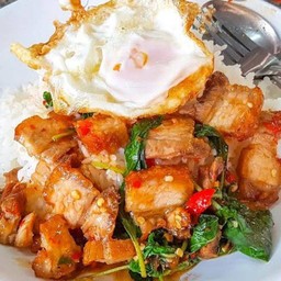 ข้าวกระเพราหมูกรอบ