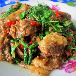 ข้าวกระเพราเนื้อตุ๋น